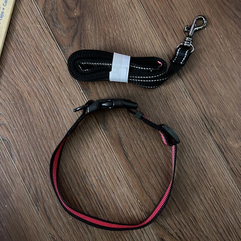 NWOT Adjustable red and black dog collar and leash